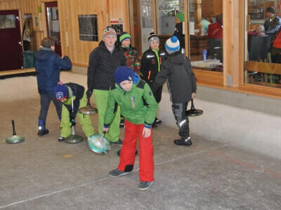 JS Eisstockschießen in Brixen 11.02.2017 Bild 11