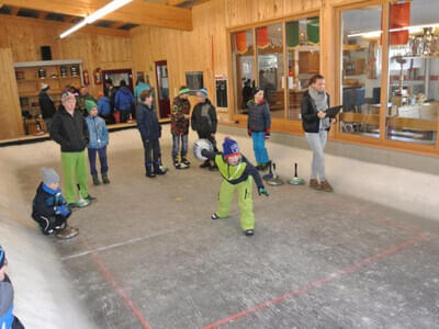 JS Eisstockschießen in Brixen 11.02.2017 Bild 34