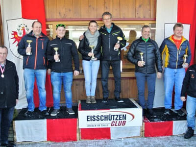 JS Eisstockschießen in Brixen 11.02.2017 Bild 17