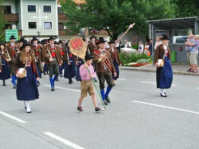 Einmarsch und Kranzniederlegung  Bild 12