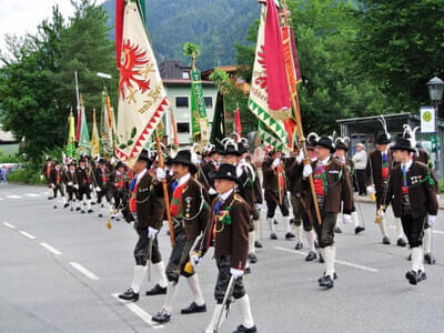 Einmarsch und Kranzniederlegung 