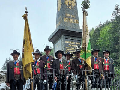 Weihe Pass Strub Denkmal Bild 20