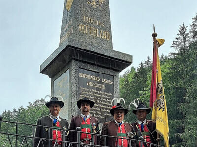 Weihe Pass Strub Denkmal Bild 21